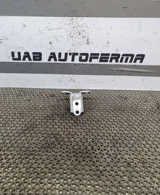 Hyundai i30 Front door upper hinge