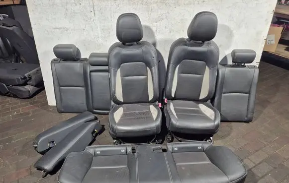 Toyota Avensis T270 Seat set