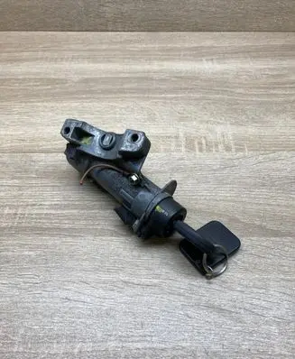 Volkswagen PASSAT B5 Ignition lock 4B0905851C