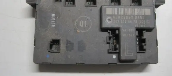 Mercedes-Benz C W203 Door control unit/module 2038205526