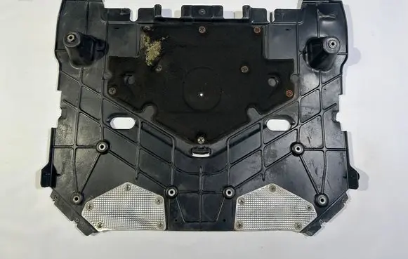 Maserati Quattroporte Engine splash shield/under tray 670039641