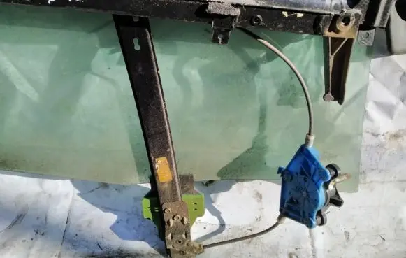 Sliding door window regulator with motor