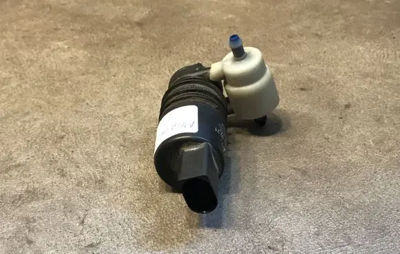 Mercedes-Benz C W204 Windscreen/windshield washer pump 2048660221