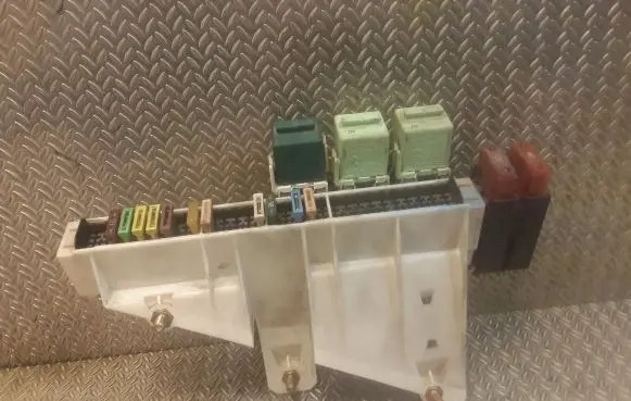 BMW 7 E38 Fuse box set 8352968
