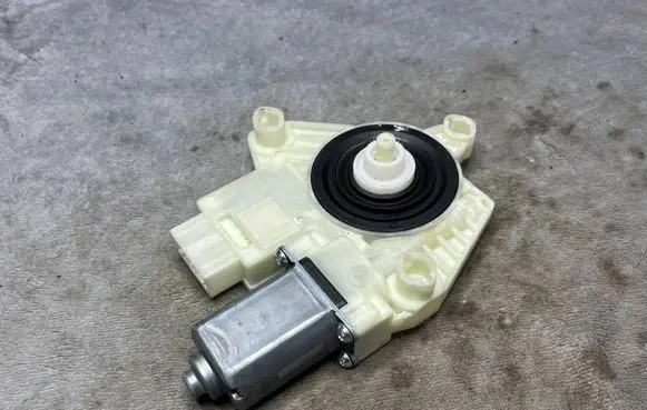 Fiat Tipo Rear glass lock/latch C16 5Q4959811A