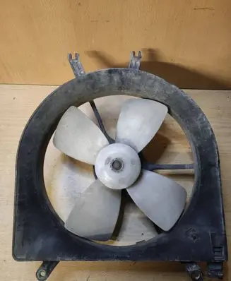 Honda HR-V Radiator cooling fan shroud