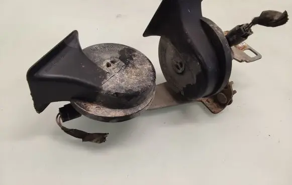 BMW 5 E60 E61 Horn signal