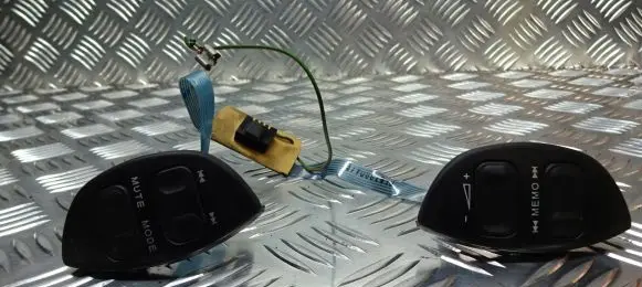 Citroen Xsara Picasso Steering wheel buttons/switches 