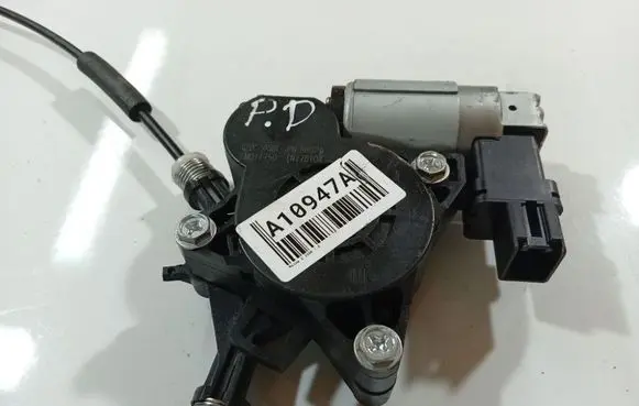 Mazda 3 I Front door window regulator motor G22C5858X