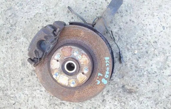 Front wheel hub spindle knuckle