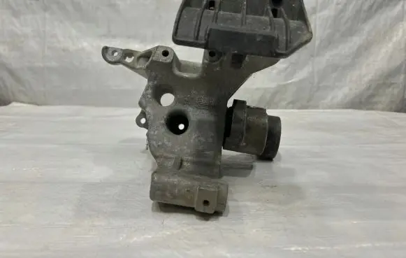 Alfa Romeo Giulietta Gearbox mounting bracket 55218032