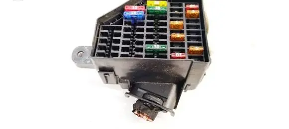 Volkswagen PASSAT B6 Fuse box set 3C0880204E