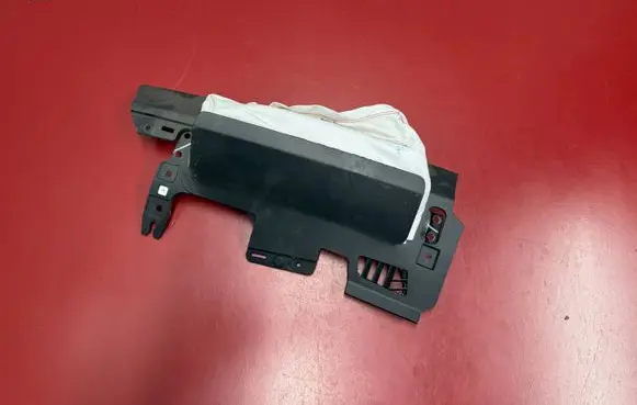 Tesla Model 3 Knee airbag 107782500D 108334500E 1077825