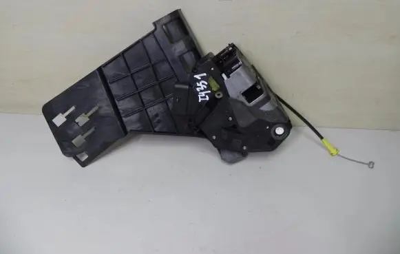 Loading door lock