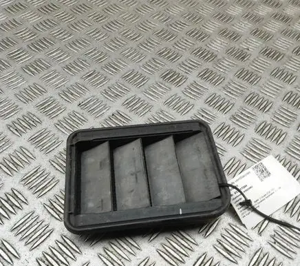 BMW 2 F22 F23 Quarter panel pressure vent 9201647