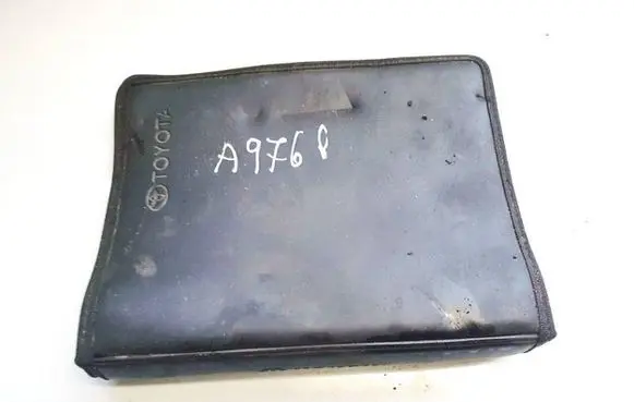 Toyota Avensis T220 Owners service history hand book 