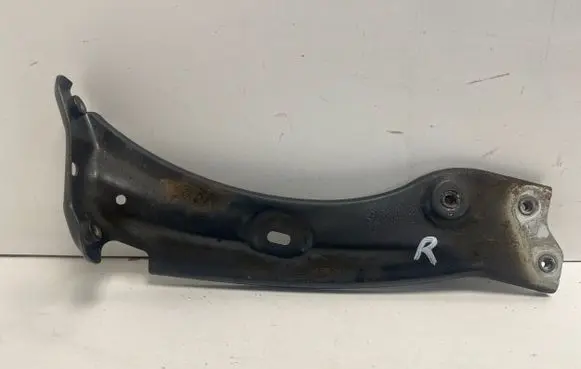 Skoda Superb B8 (3V) Fender mounting bracket 3V0821142A