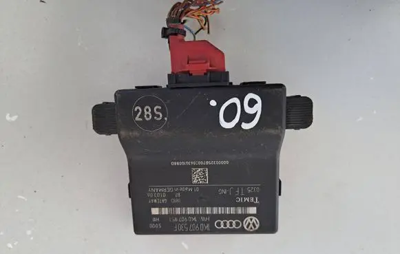 Volkswagen PASSAT B7 Gateway control module 1K0907530F 1K0907951