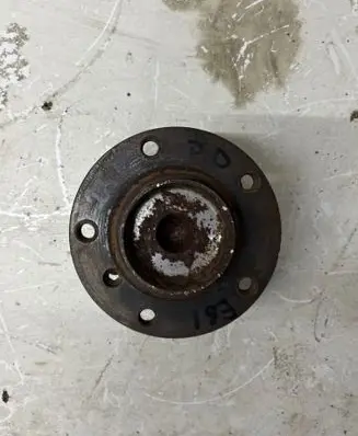 BMW 5 E60 E61 Front wheel hub