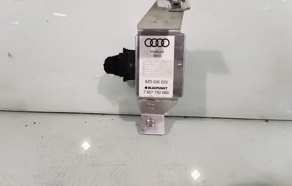 Audi A2 Sound amplifier 8Z0035223