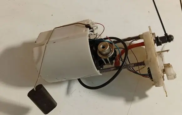 Opel Astra J In-tank fuel pump 13577234