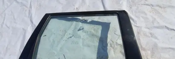 Nissan X-Trail T30 Rear door window glass