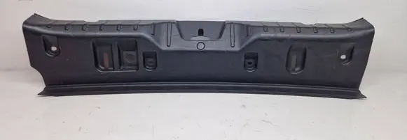 Trunk/boot sill cover protection