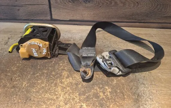 Toyota Corolla E120 E130 Front seatbelt 090107
