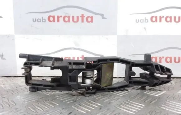 Mercedes-Benz C W203 Front door exterior handle/bracket 2037600134