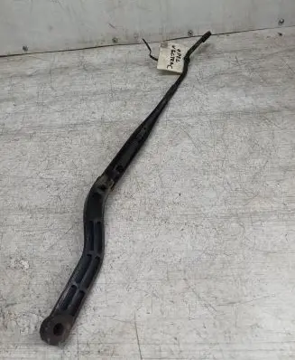 Opel Vectra C Front wiper blade arm 09185812
