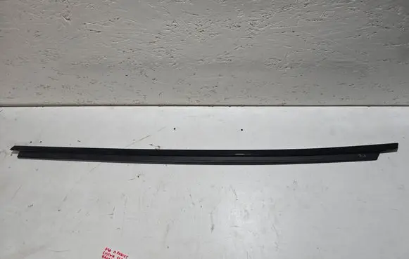 BMW 1 F40 Rear door windshield rail 