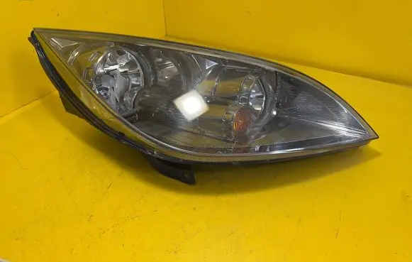 Mitsubishi Colt Headlight/headlamp MR957346