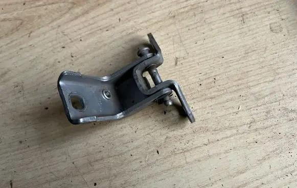 Ford Mondeo Mk III Rear door lower hinge 93BBF26807AK