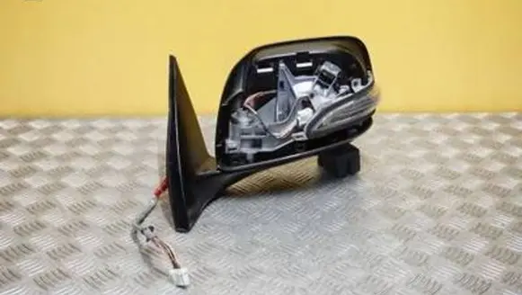 Toyota Land Cruiser (J200) Front door electric wing mirror