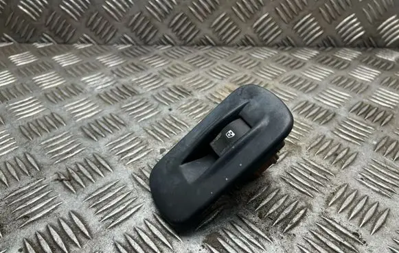 Opel Vivaro Electric window control switch 91165802 8200011870