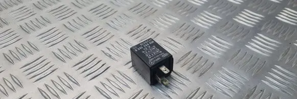 Volkswagen PASSAT B5.5 Other relay 0335200038 A71282085
