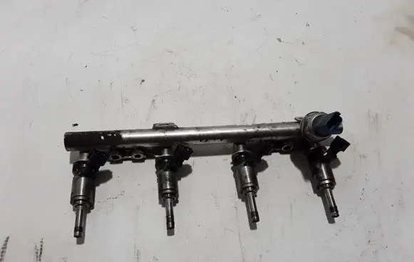 Nissan Qashqai Fuel main line pipe 1752000Q4A