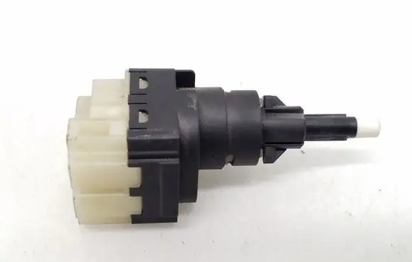 Volkswagen Touareg I Brake pedal sensor switch V10730158