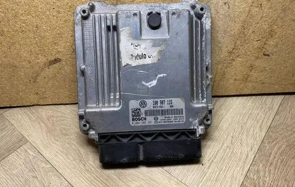 Volkswagen Eos Engine control unit/module 1Q0907115 0261S02281