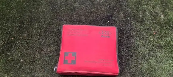 Audi A6 S6 C7 4G First aid kit 8P0860282A