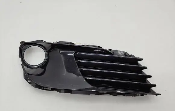 Toyota Auris E180 Front bumper lower grill 8148202570