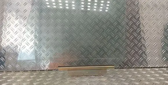 Toyota Yaris Rear door window glass 43R00048