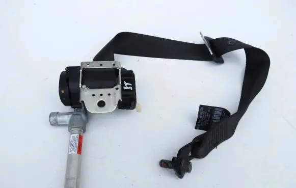 Volvo S60 Middle seatbelt (rear) 8639576