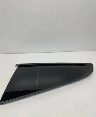 Ford Mustang VI Rear side window FR3B6329701A DOT90426 43R000262