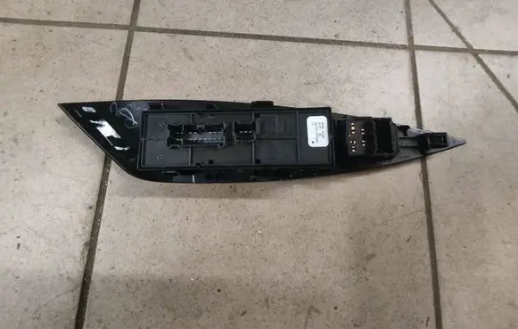 Nissan Leaf I (ZE0) Electric window control switch 254015SJ0A 2119 0723A01