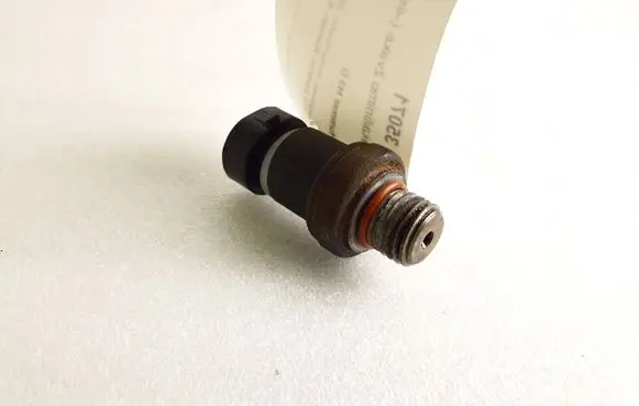 Hummer H3 Oil pressure sensor 12611588 3187