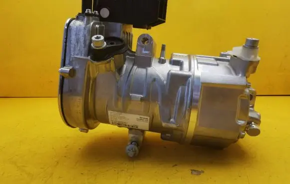 Mercedes-Benz C W206 Air conditioning (A/C) compressor (pump) A0008308004