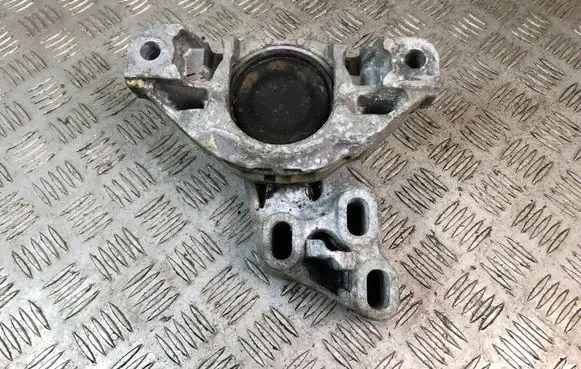 Mercedes-Benz CLA C117 X117 W117 Engine mount bracket A2462400617