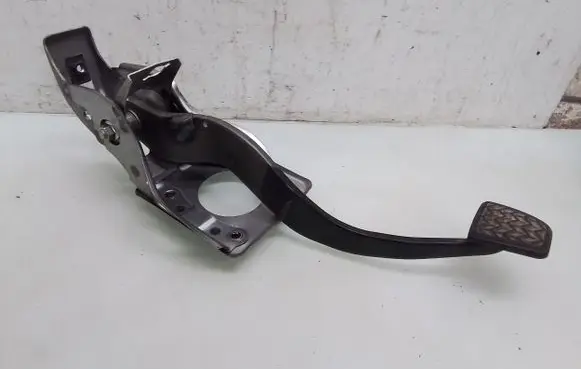 Toyota Avensis T250 Brake pedal 