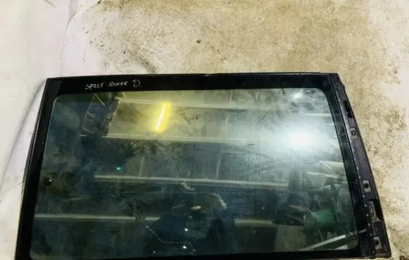 Mitsubishi Space Runner Rear side window